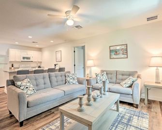 LaBelle Apartment about 45 Mi to Fort Myers Beach - LaBelle - Living room