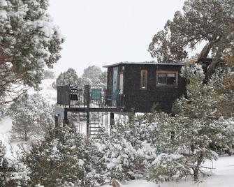 Ashley's Treehouse At El Mistico Ranch - Nogal - Building