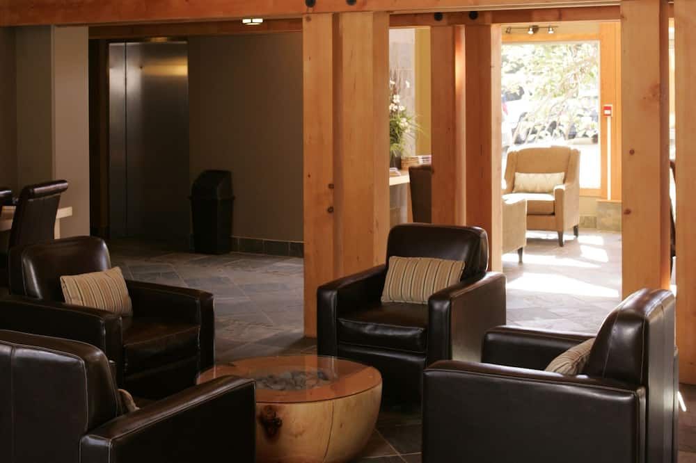 Lounge view of Old House Hotel