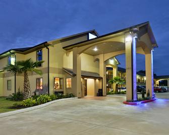 Americas Best Value Inn & Suites Lake Charles At I-210 Exit 11 - Lake Charles - Toà nhà