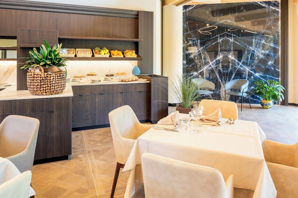 سبورت هوتل أوليمبو - غردة - مطعم