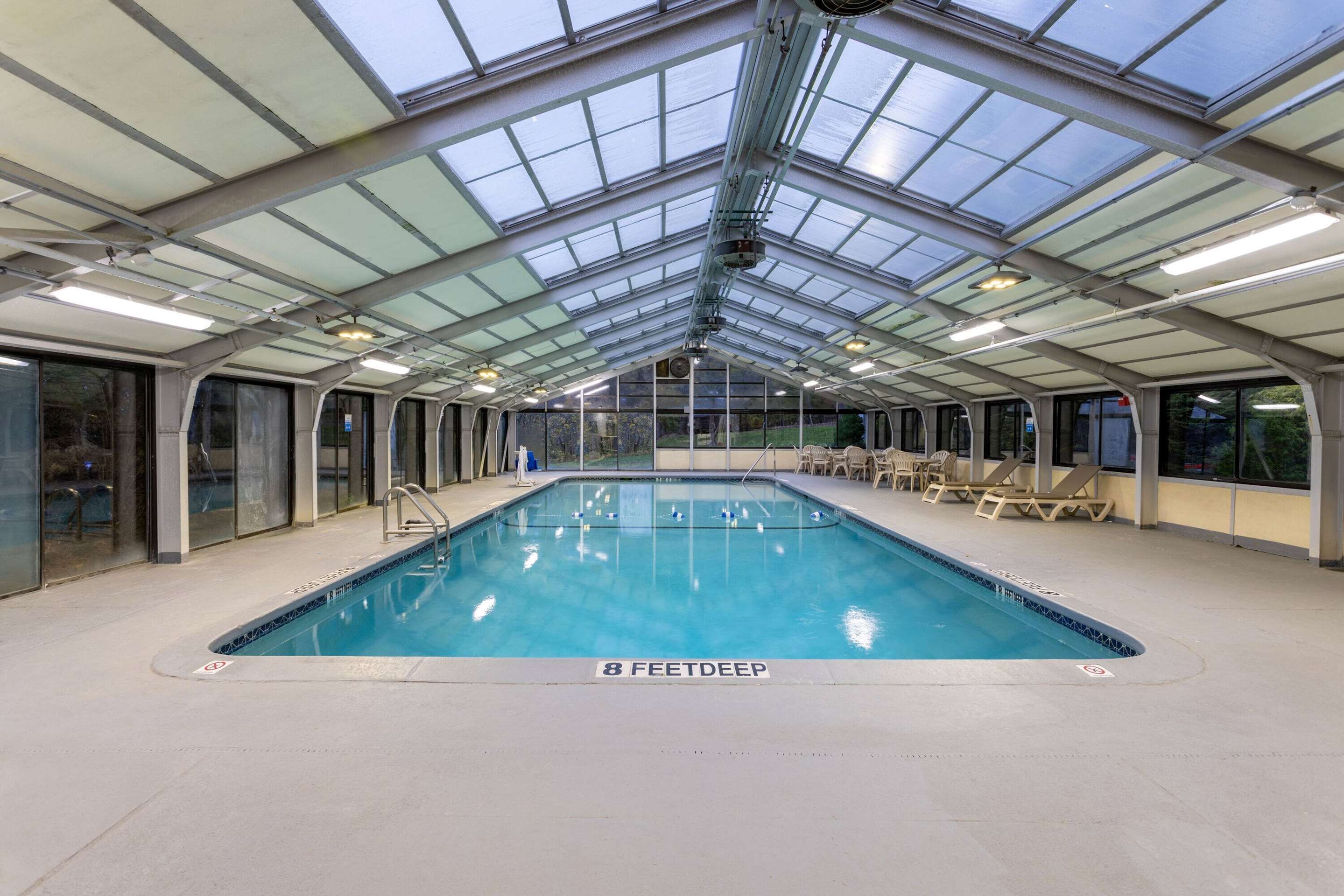 Baymont by Wyndham White Plains - Elmsford - Elmsford - Pool