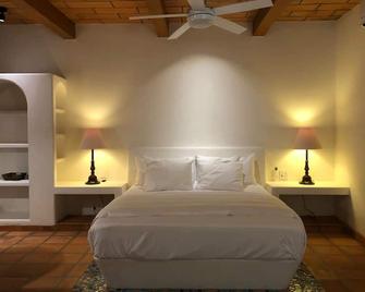 Bay View Large King Bed Studio with Private Terrace - La Cruz de Huanacaxtle - Bedroom