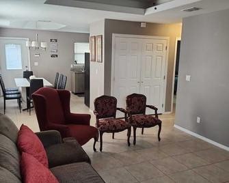 2 Bedrooms Apt near Univeristy - Edinburg - Living room