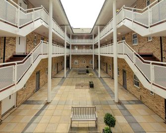 Premier Suites Reading - Reading - Patio