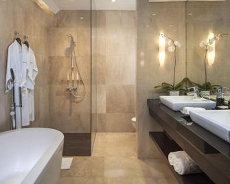 Montigo Resorts Seminyak - Kuta - Bathroom