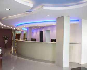 Emirates Hotel & Suites - Santana do Livramento - Rezeption