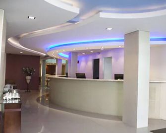 Emirates Hotel & Suites - Santana do Livramento - Front desk