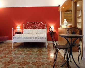 B&B Maia House - Santo Stefano di Camastra - Bedroom