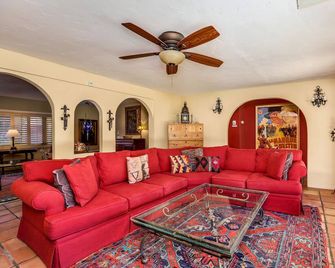 Moroccan Pool/Spa Villa in Palm Springs Deepwell Neighborhood Ps Id106 - Palm Springs - Vardagsrum