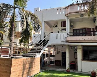 3-AC bedrooms, 3 bathrooms, Living room, Kitchen -residential HOME - Ahmedabad - Building
