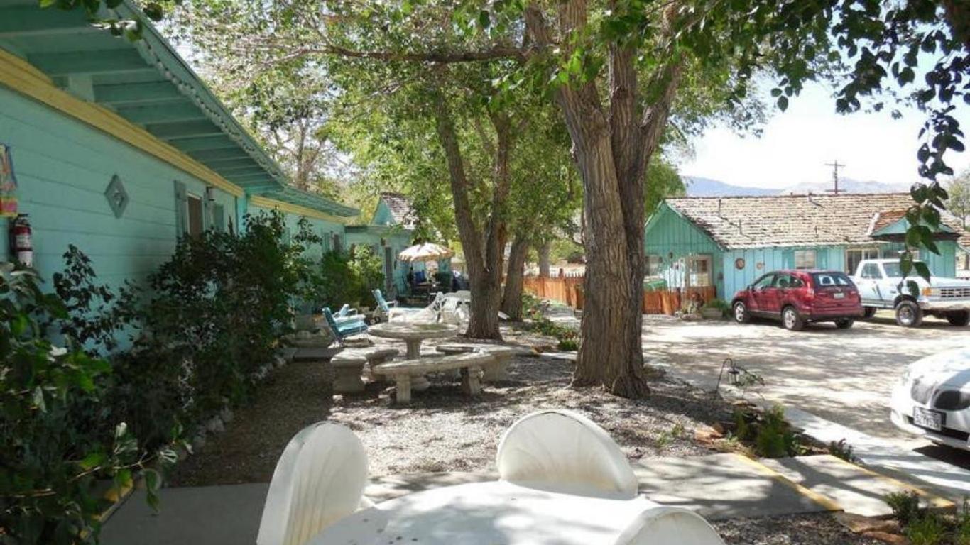 The Historic West Walker Motel