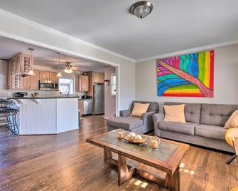 Pet-friendly Atlanta Area Home w/ Private Pool! - Hiram - Living room
