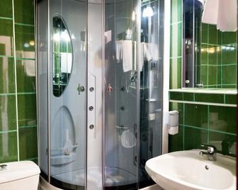 Hotel Zamca Suceava - Suceava - Bathroom