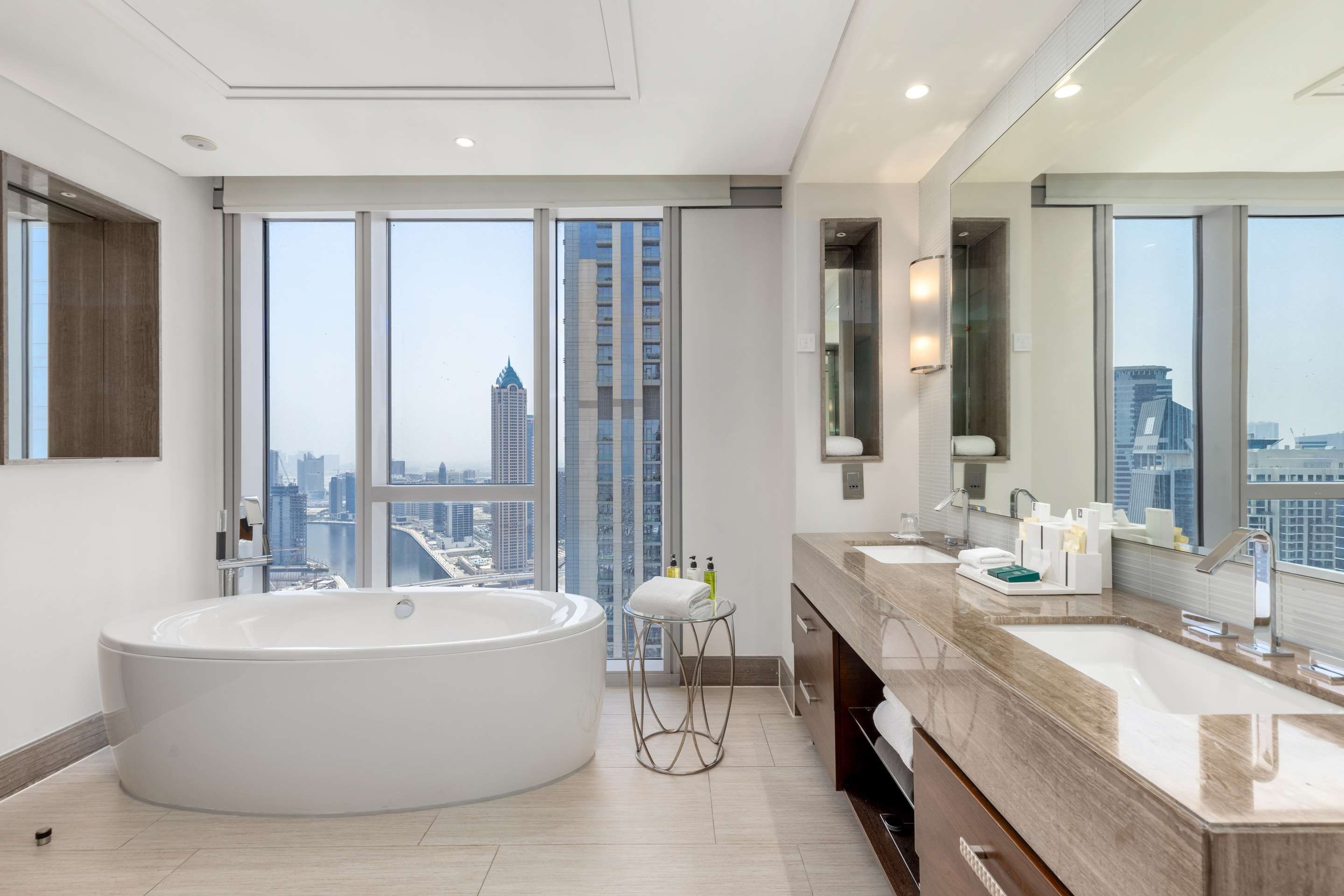 Hilton Dubai Al Habtoor City thumbnail 3