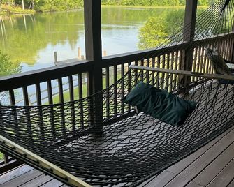 Luxury Lakeview Mountain Cabin Brevard, Asheville, Hendersonville Area - Brevard - Balcony