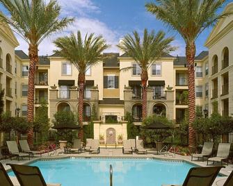 A Luxurious Resort Style Condo at Heart of Irvine - Irvine - Bazén