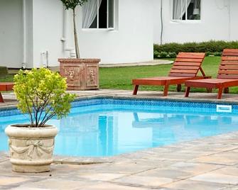 Mount Currie Inn - Kokstad - Zwembad