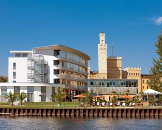 Vienna House by Wyndham Havelufer Potsdam - פוטסדאם - בניין