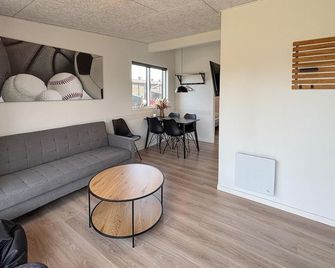 Stunning Apartment In Vejen With Indoor Swimming Pool - Vejen - Huiskamer