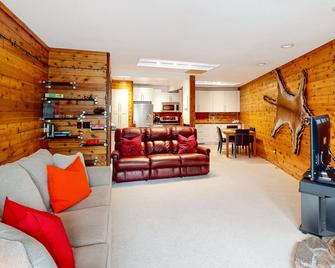 Ponderosa Inn 408 - Big White - Sala de estar