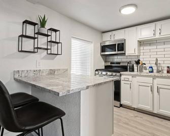 Downtown Benson Studio - Benson - Cucina