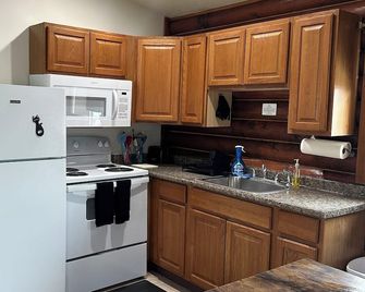 Marvelous 2-bedroom cabin in tranquil Palmer perfect for relaxing getaway - Palmer - Kitchen