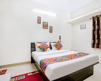 Fabhotel Komfort Inn - Nr Twin Tower - Pune - Schlafzimmer