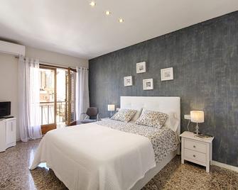HOUSE in the center of Calella, with air conditioning, next to the beach - Calella - Habitación