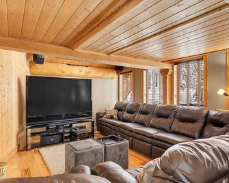Unique ski cabin at Apex Mountain - Hedley - Living room