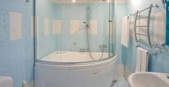 Oktyabrskaya Hotel-Kursk - Kursk - Bathroom