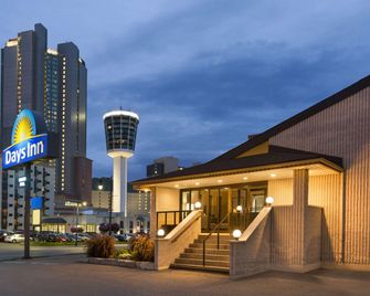Days Inn by Wyndham Fallsview - Niagara Falls - Building