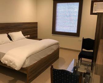 Hotel Redsapphire - Morādābād - Спальня
