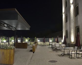 Art Hotel Bishkek - Bishkek - Patio