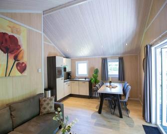 Lodge in Brabant With Cozy Covered Terrace - Oirschot - Dining room
