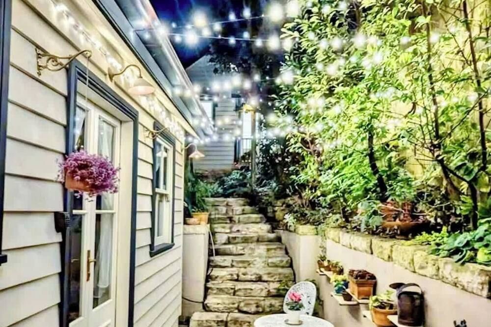 The Bath House - Cozy Luxe Garden Cottage Near Cbd - סידני