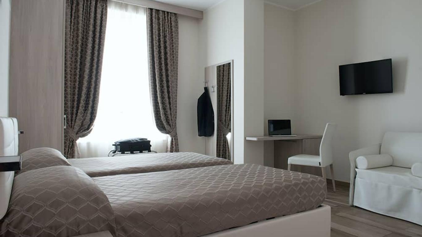 إكزيبو هوتل ميلان