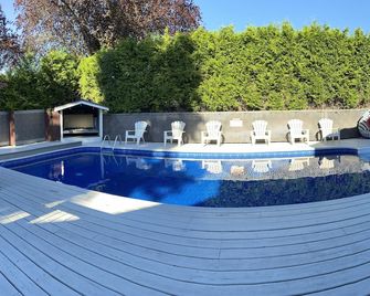 42% Savings ~ Airport ~ Free Parking - Richmond - Pool