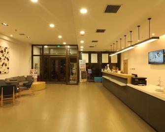 Hanting Hotel Tangshan Leting Jingtanggang Bus Station - Tangshan - Front desk