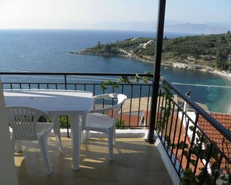 Fatiras Studios - Kassiopi - Balkón