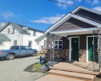Werry's Cottages and Pub By OYO East Stroudsburg - Weekly Stays - East Stroudsburg - Budova