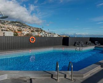 Hotel do Carmo - Funchal - Pool