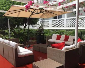 فندق كولينز - ميامي بيتش - شرفة مرصوفة