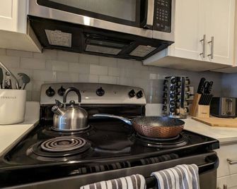 The Green Room 2 - 1bd 1ba Near Nasa Jsc - Houston - Kitchen