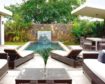 Royal Park Villa De Luxe 3 Chambres - Ville Valio - Piscina