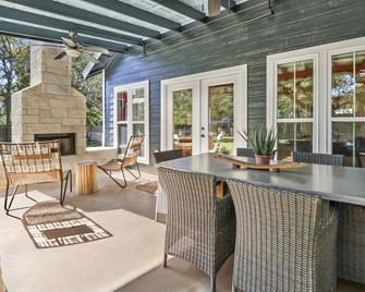 Haydon House - Dripping Springs - Patio