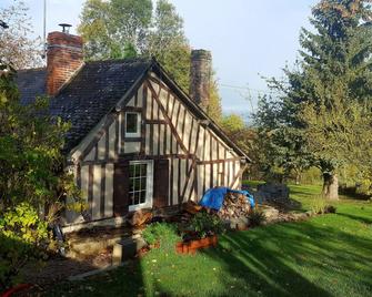 Cottage nornand en pays d'Auge - Crouttes - Building