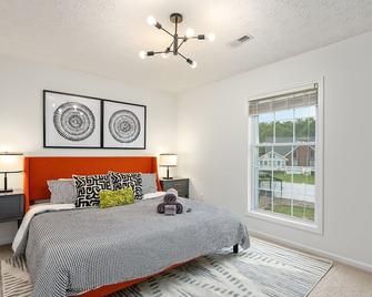 Pool, Hot-tub, Fire-pit, Pool Table, King Beds - Jamestown - Habitación