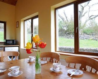 Griffins Holiday Cottage - Dingle - Comedor