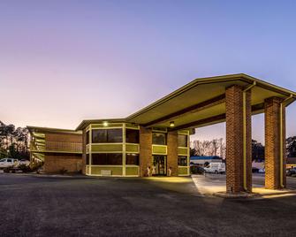 Econo Lodge Whiteville - Whiteville - Building